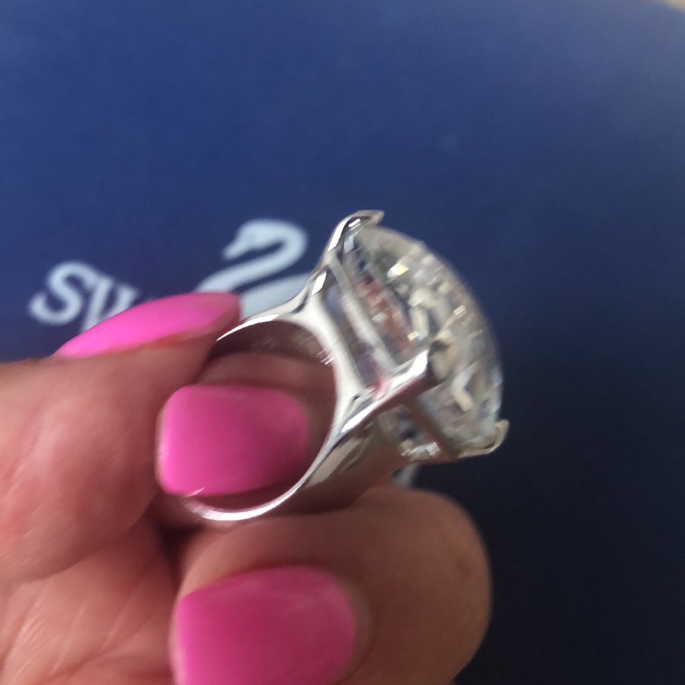 LARGE SWAROVSKI COCKTAIL RING - Picture 10 of 13